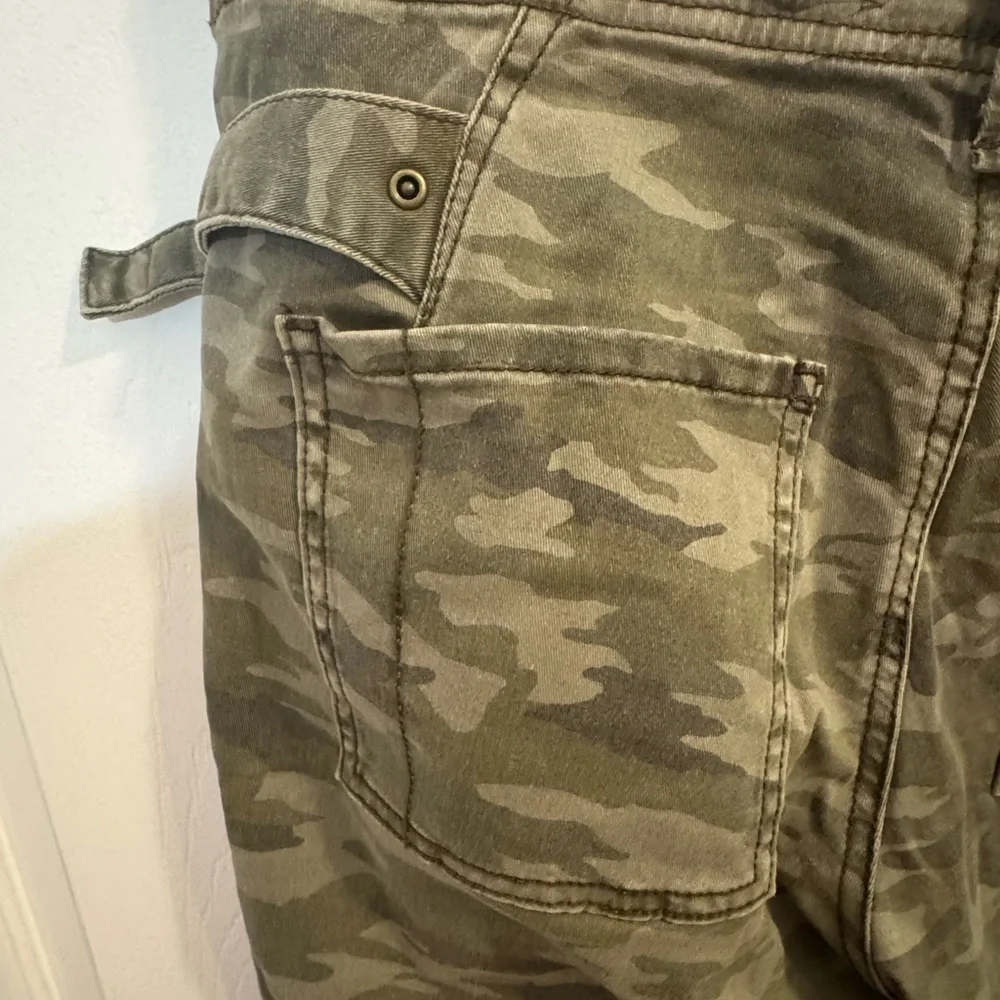 Anthropology Hei Hei Camouflage Cargo Jeans, size 28